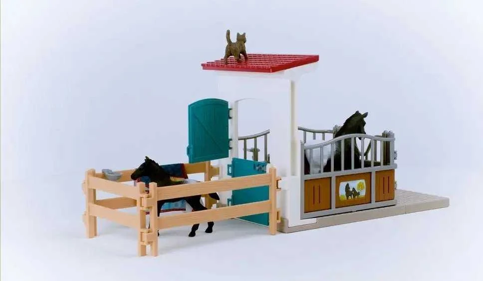 SCHLEICH HORSE CLUB Žirgų aptvaras su kumele ir kumeliuku
