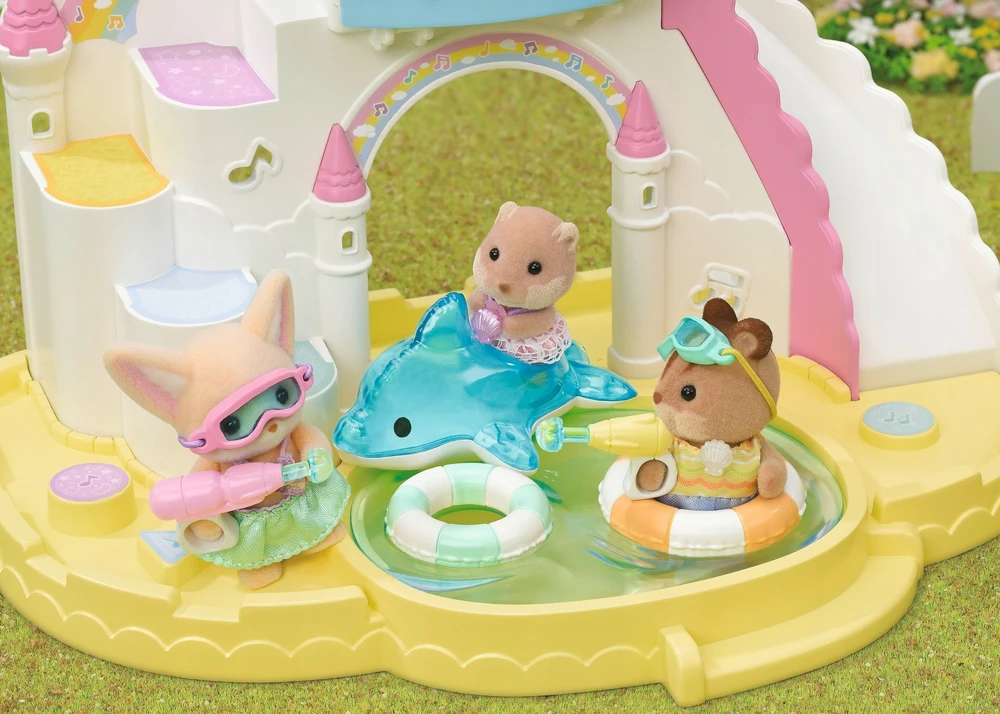 SYLVANIAN FAMILIES Rinkinys „Linksmybės baseine“
