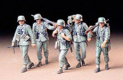 Tamiya Vokiečių kulkosvaidžio įgula žygyje 1/35 figūrėlių rinkinys (35184)