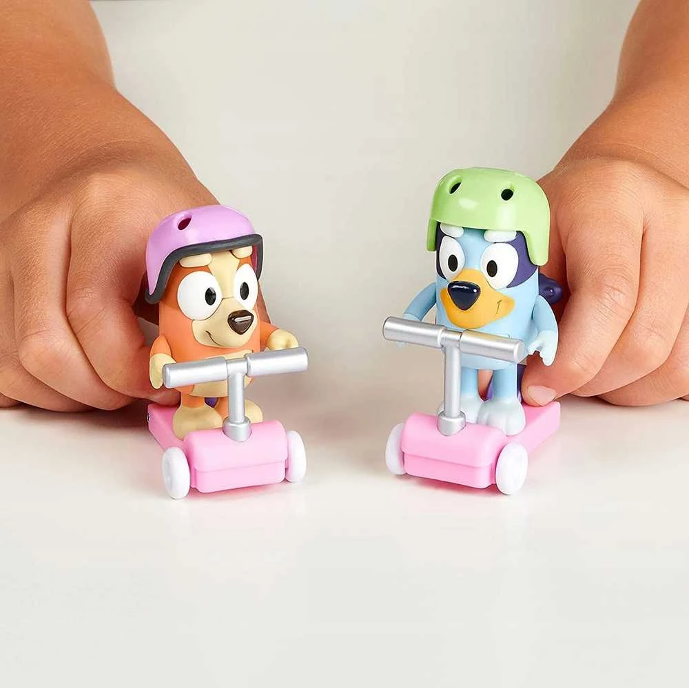 TM Toys Figūrėlių rinkinys Bluey su paspirtukais ir šuniukais