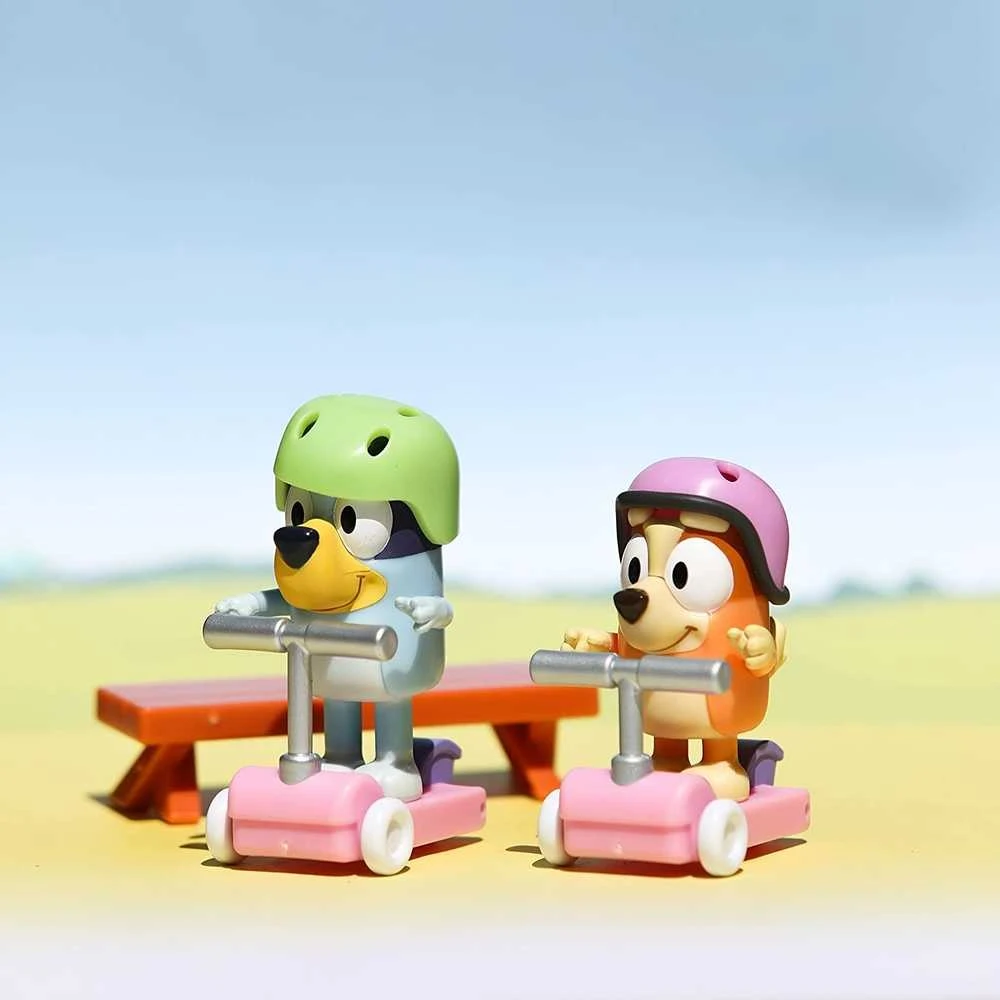 TM Toys Figūrėlių rinkinys Bluey su paspirtukais ir šuniukais