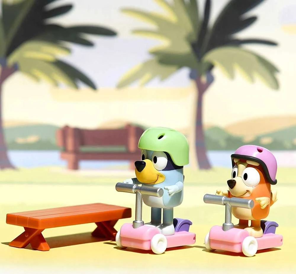 TM Toys Figūrėlių rinkinys Bluey su paspirtukais ir šuniukais