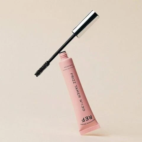 REF Frizz Tamer No. 130 Kokosų aliejaus plaukų formavimo gelis stiprinimui, 20 ml