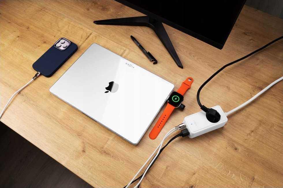 Fixed Įkroviklis fiksuotam įkrovimui GaN III 2x USB 2x USB-C PD 65W (FIXCS65-3-WH)