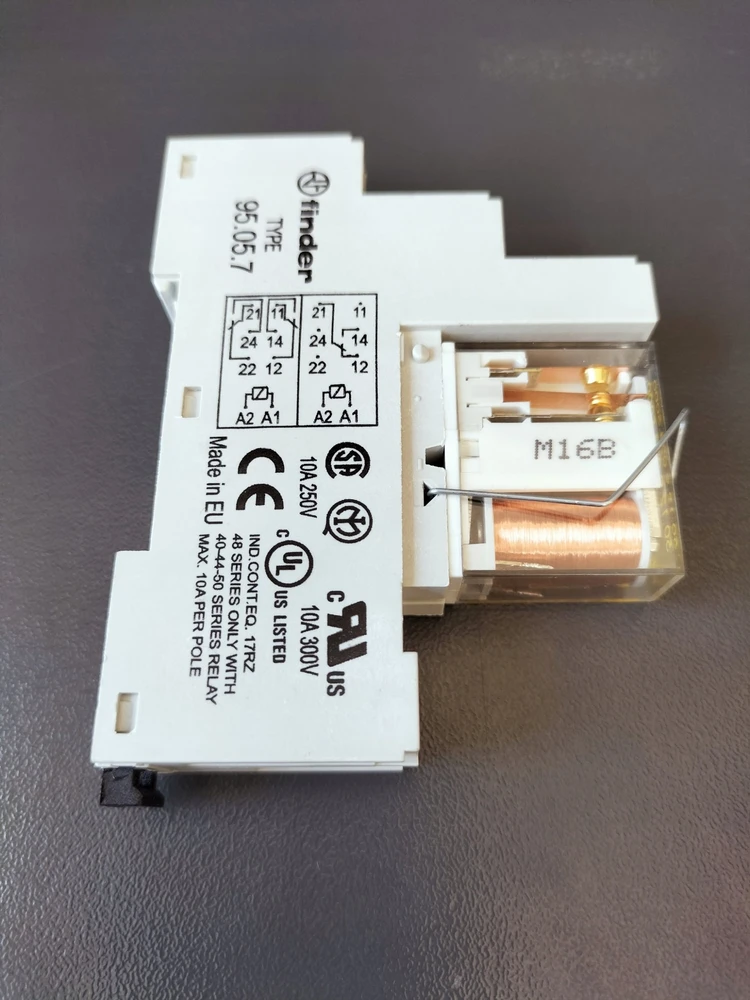 Finder Relės sujungimo modulis 2P 8A 24V DC 15,8mm saugos relė EN 50205 B TIPAS 48.12.9.024.5007SMA