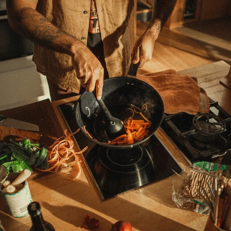 Fiskars FF keptuvė wok 28cm keramine danga