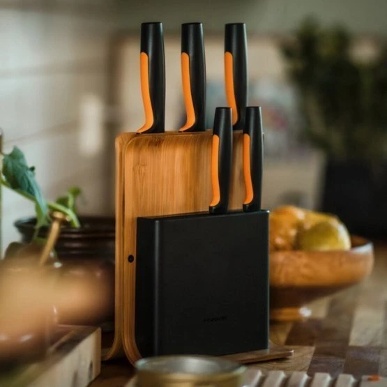 Fiskars "Functional Form" 5 peilių rinkinys su stovu