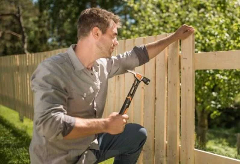 FISKARS Plaktukas universalus su viniatraukiu L