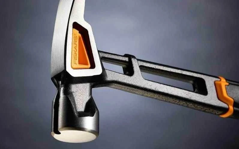 FISKARS Plaktukas universalus su viniatraukiu L