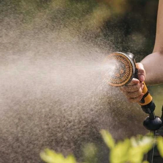 Fiskars „Comfort“ daugiafunkcis laistymo pistoletas, su valdymu priekyje