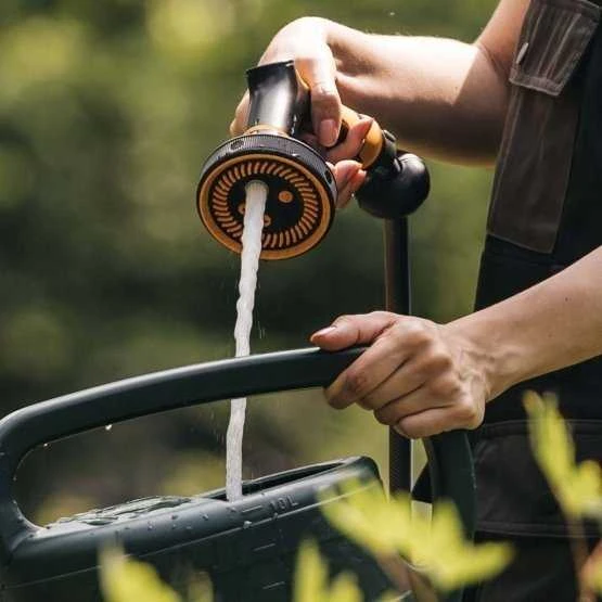 Fiskars „Comfort“ daugiafunkcis laistymo pistoletas, su valdymu priekyje