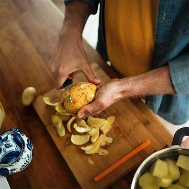 Fiskars Functional Form skutimo peilis lenkta geležtė