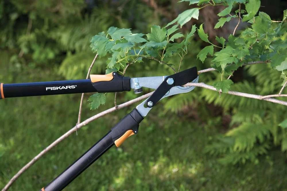 Svertinės sodo žirklės Fiskars 1027528; 630-830 mm