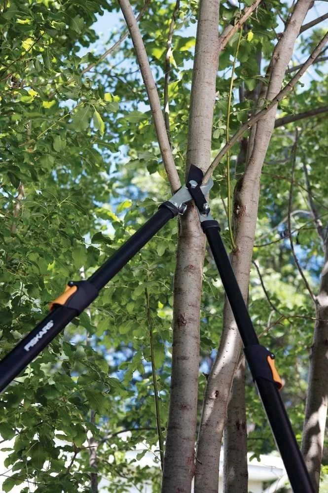 Svertinės sodo žirklės Fiskars 1027528; 630-830 mm