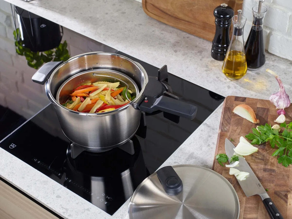 Fissler Vitaquick Premium 2.5 L Pressure Cooker, 3-Piece, 18 cm (602-210-02-070-0)