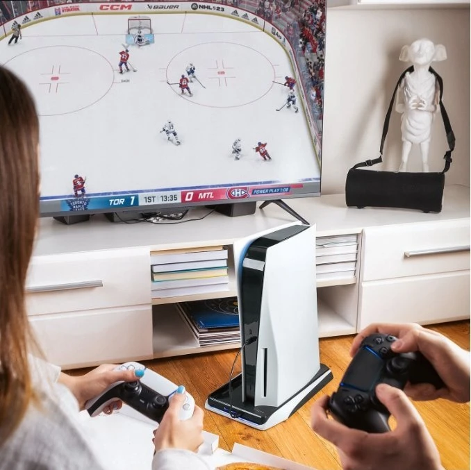 Fixed Pataisyta daugiafunkcinė stotis, skirta PlayStation 5 su aušinimo ir įkrovimo dviem DualSense valdikliais | FIXPS5-MCS-BW