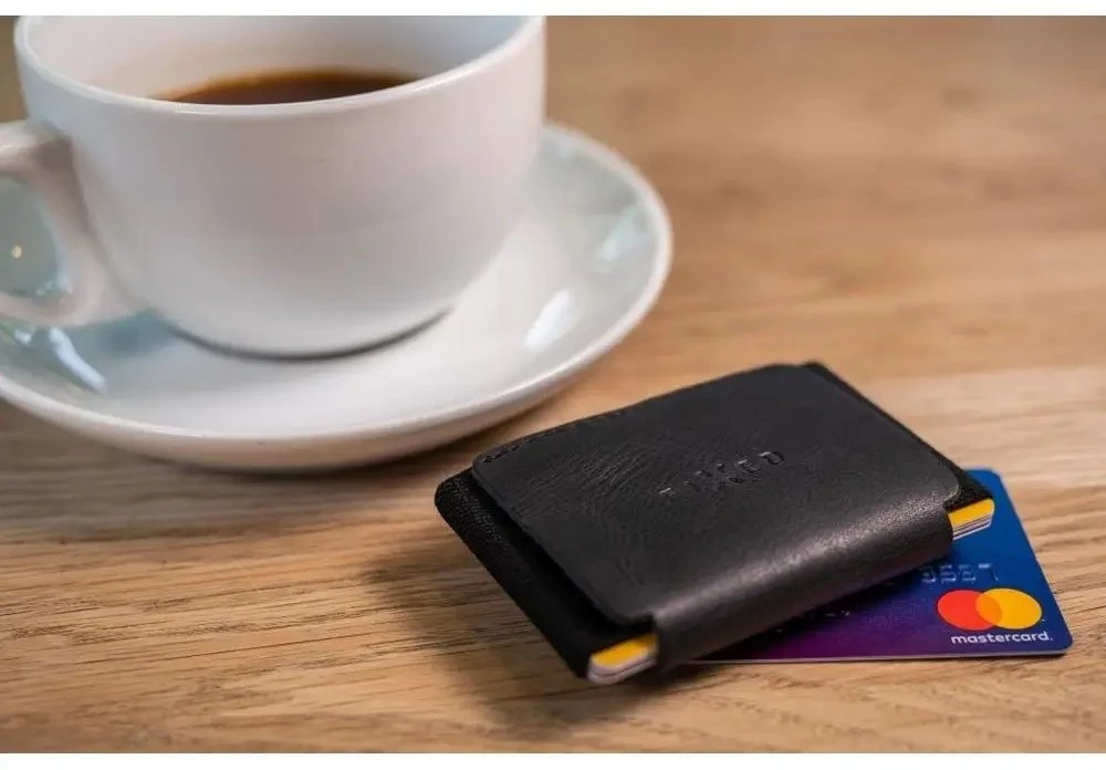 FIXED Tiny Wallet dėklas skirtas AirTag, juodos spalvos