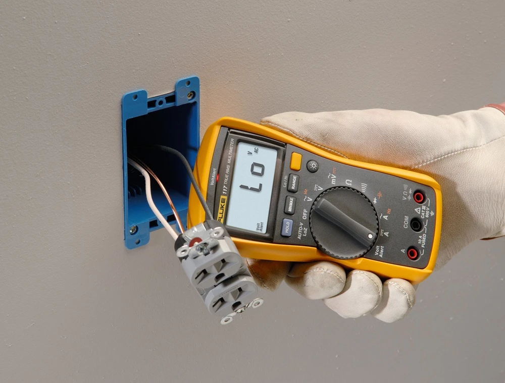 Fluke Networks Fluke 117 skaitmeninis multimetras su neliestinės įtampos zondu (2583647)