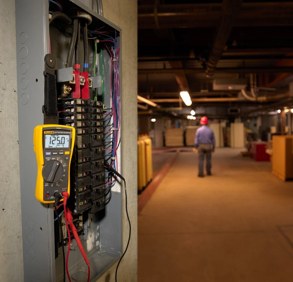 Fluke Networks Fluke 117 skaitmeninis multimetras su neliestinės įtampos zondu (2583647)