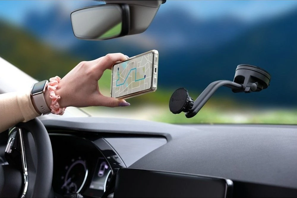 Magnetinis automobilio telefono laikiklis Forcell F-Grip MagFlex priekiniam stiklui / prietaisų skydeliui / ventiliacijos angai juodas