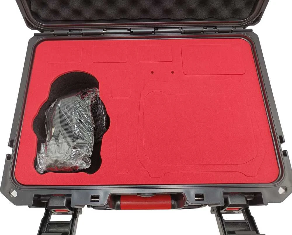 B&W Outdoor Cases Type 6700 Juoda su segregatorem