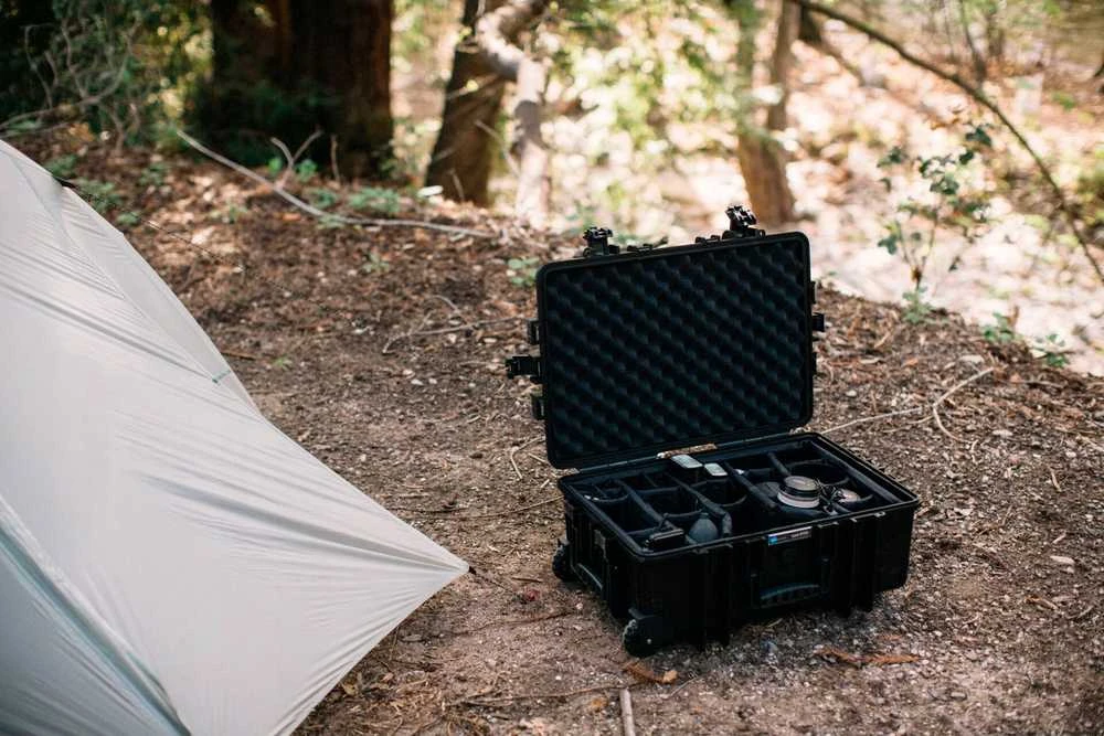 B&W Outdoor Cases Type 6700 Juoda su segregatorem