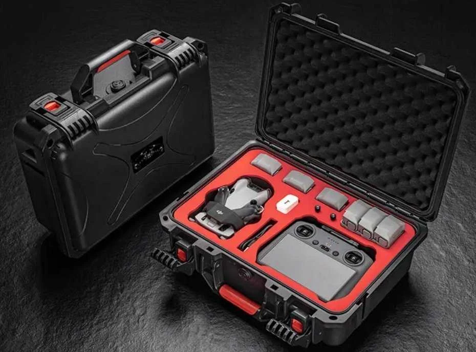 B&W Outdoor Cases Type 6700 Juoda su segregatorem