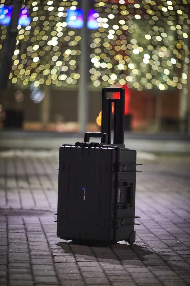 B&W Outdoor Cases Type 6800 Juoda su segregatorem