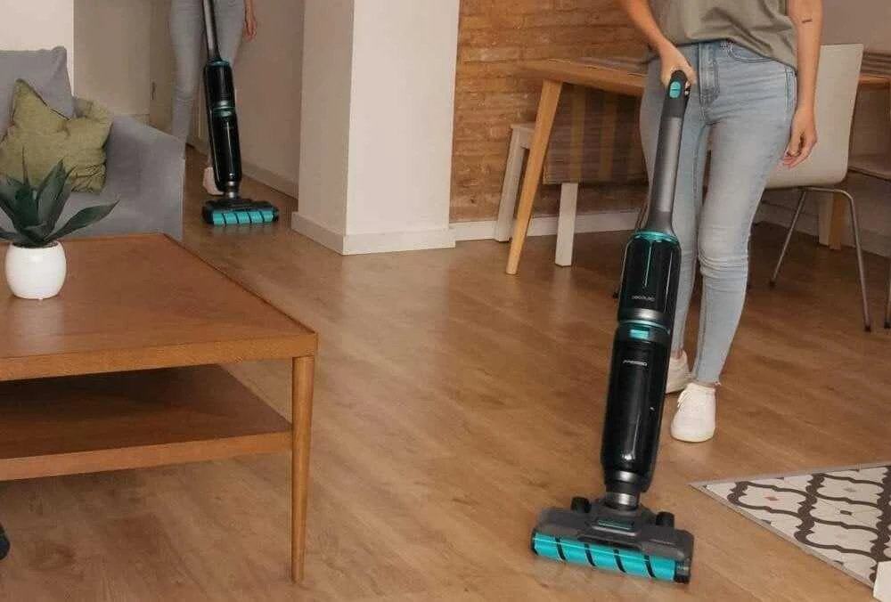 Dulkių siurblys-šluota Cecotec FreeGo Wash&Vacuum Purškiklis, su plovimo funkcija