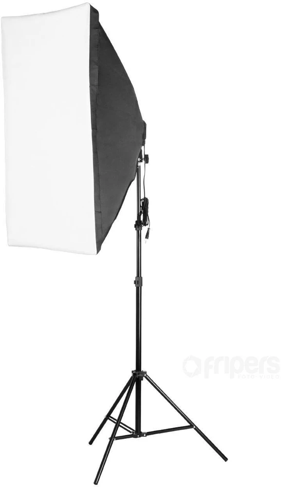 „FreePower“ studijos komplektas. Nuolatinės šviesos rinkinys „FreePower 106“ 60x90 cm, 1200 W, 5500 K su stovu.