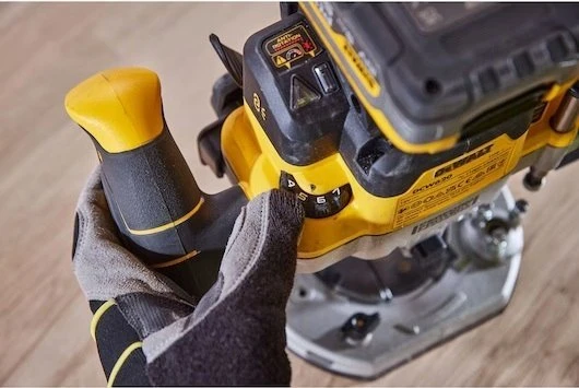 Freza DeWalt DCW620H2-QW; 18 V; 2x5,0 Ah akum.