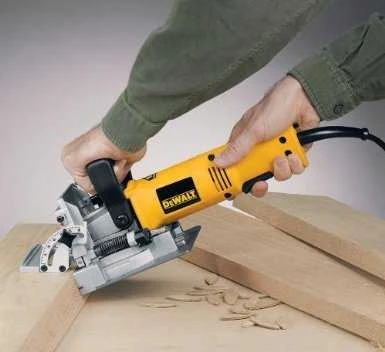 DeWALT DW682K sujungimo freza
