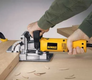 DeWALT DW682K sujungimo freza