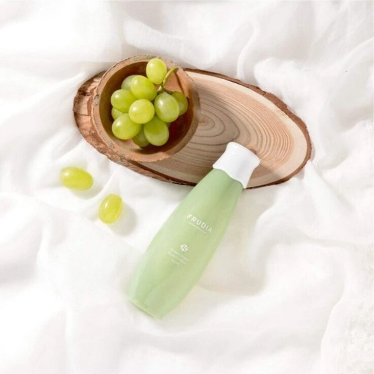 Frudia Žalias Grape Pore Control Toneris toneris su vynuogėmis riebiai odai-195ml