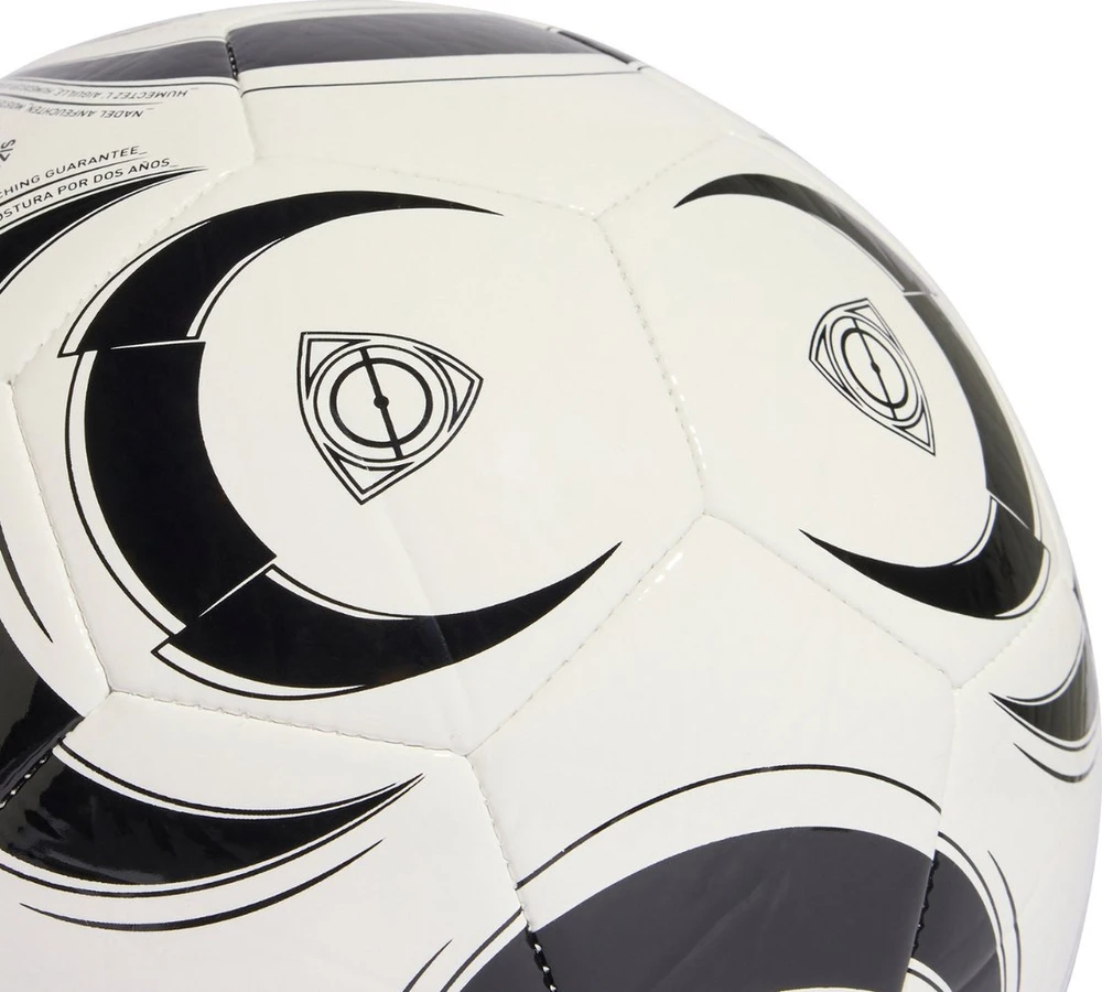 Futbolo kamuolys adidas Tiro Club balta ir-juoda JW1530 (3)