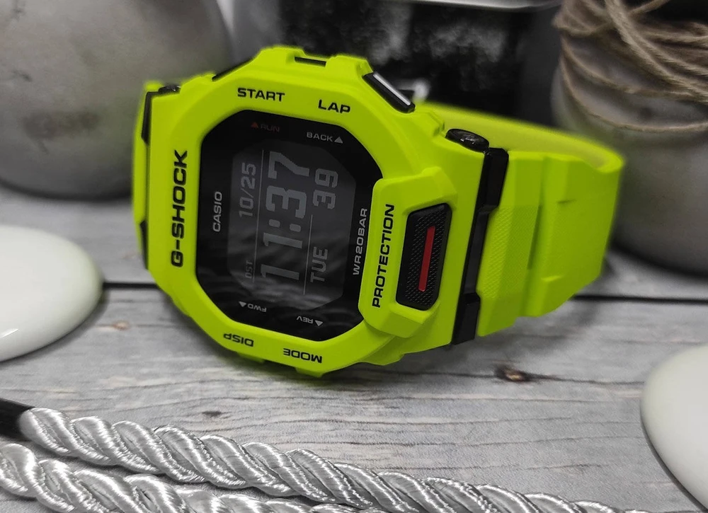 Išmanusis laikrodis Casio G-SQUAD, Salotinės spalvos su juodos spalvos detalėmis