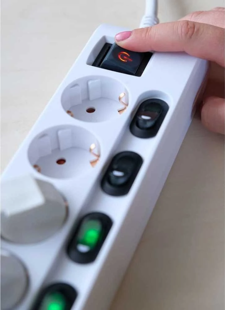 Brennenstuhl Socket Line 6 kartus 2m įsk. Jungiklis