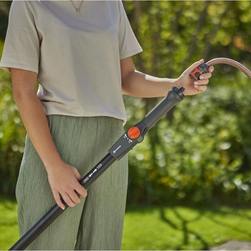Gardena "Cleansystem" teleskopinė rankena M - XL, prijungiama prie vandens tiekimo, skirta sunkiai pasiekiamoms vietoms