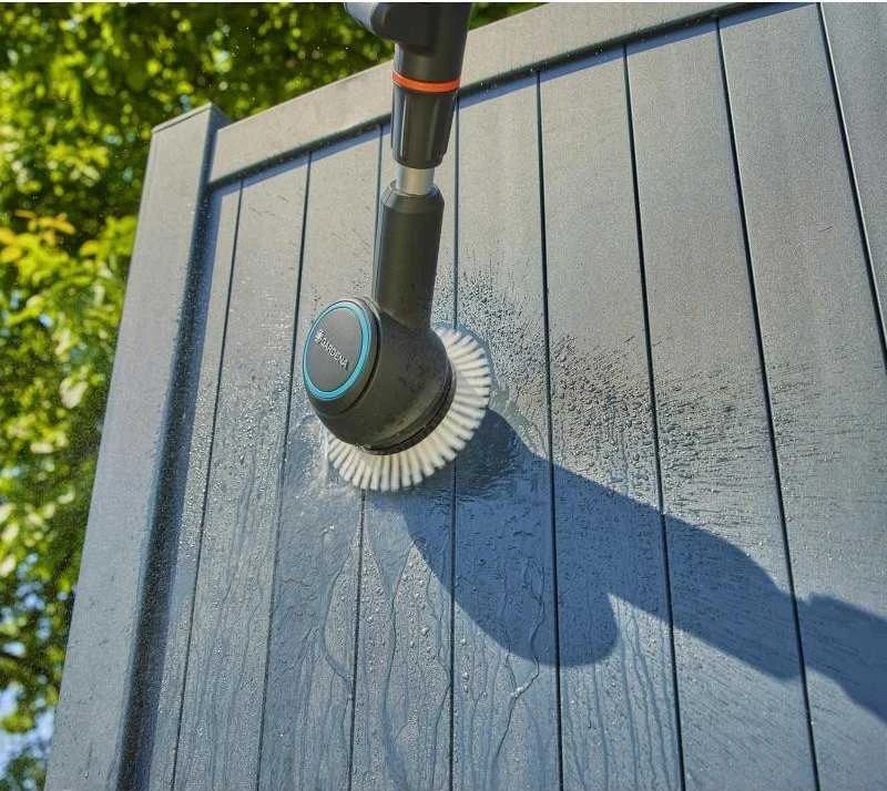 Gardena AquaBrush diskinis šepetys - praktiškas ir patogus valymo priedas