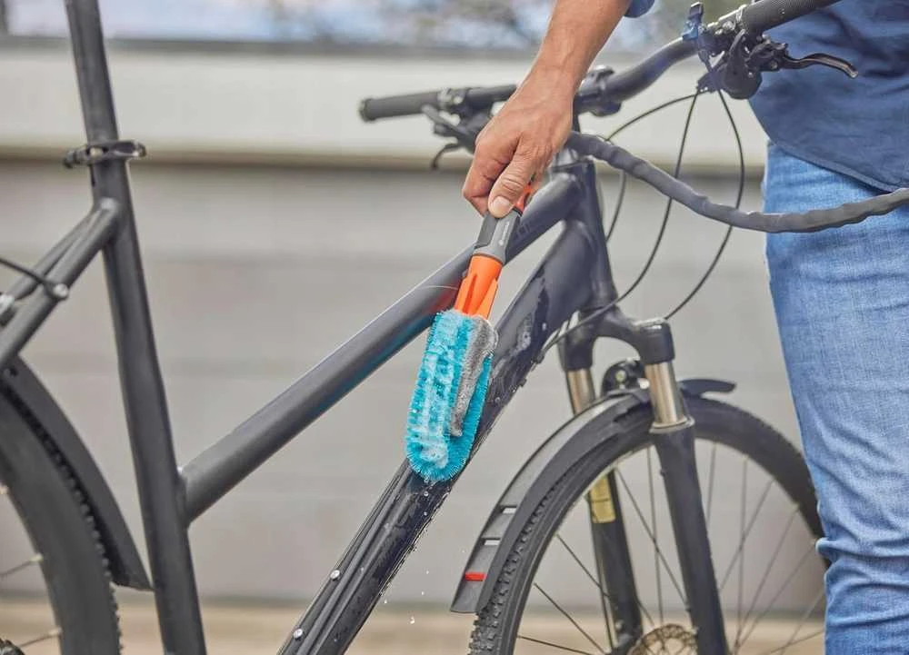 Gardena "Cleansystem" dviračio plovimo rinkinys su dviračio šepečiu, žarna ir plovimo šampūno lazdelėmis
