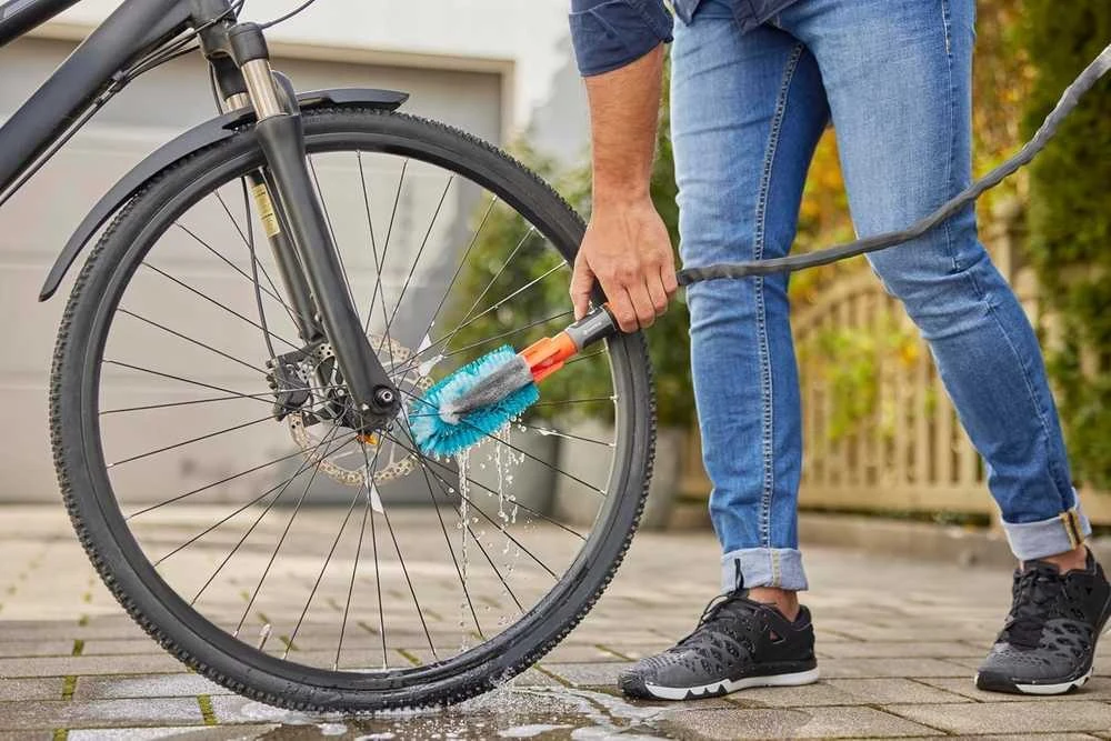 Gardena "Cleansystem" dviračio plovimo rinkinys su dviračio šepečiu, žarna ir plovimo šampūno lazdelėmis