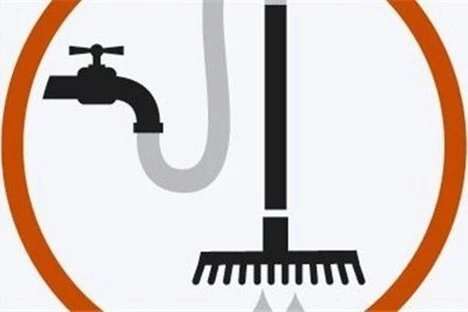 Gardena "Cleansystem" rankena "Flex", prijungiama prie vandens tiekimo, skirta sunkiai pasiekiamoms vietoms plauti