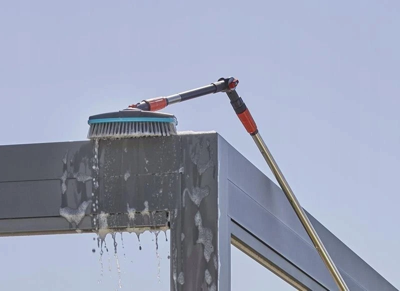 Gardena "Cleansystem" rankena "Flex", prijungiama prie vandens tiekimo, skirta sunkiai pasiekiamoms vietoms plauti