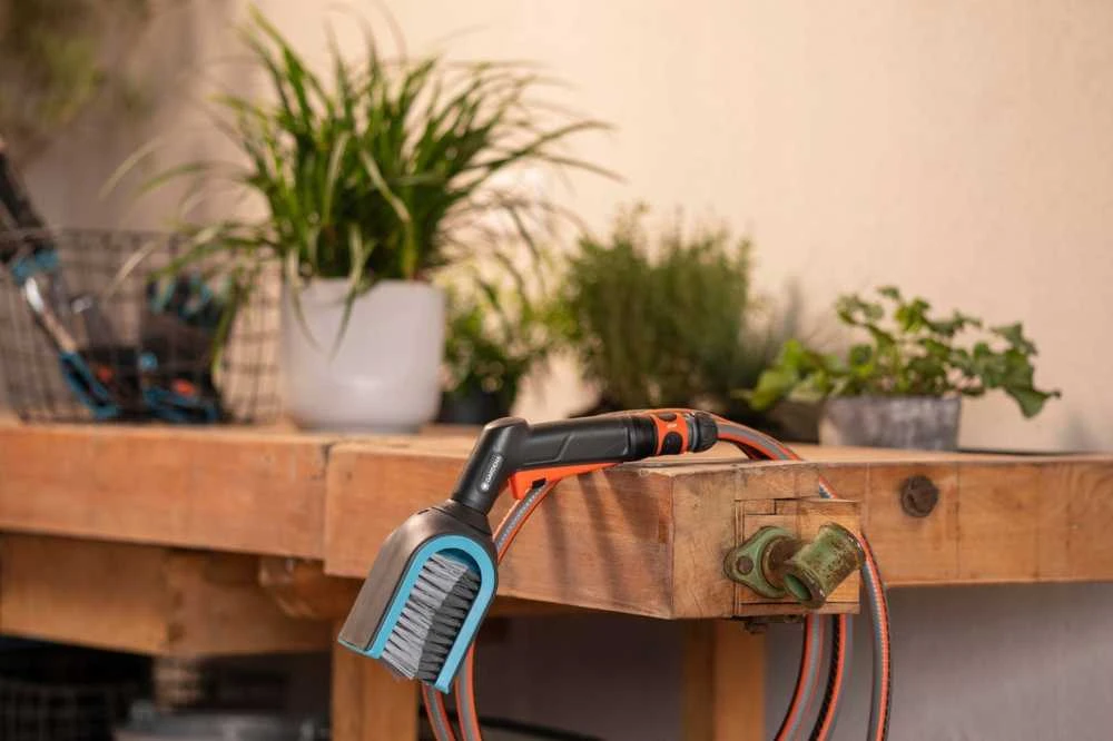 Gardena "Cleansystem" žaliuzių šepetys, jungiamas prie vandens žarnos