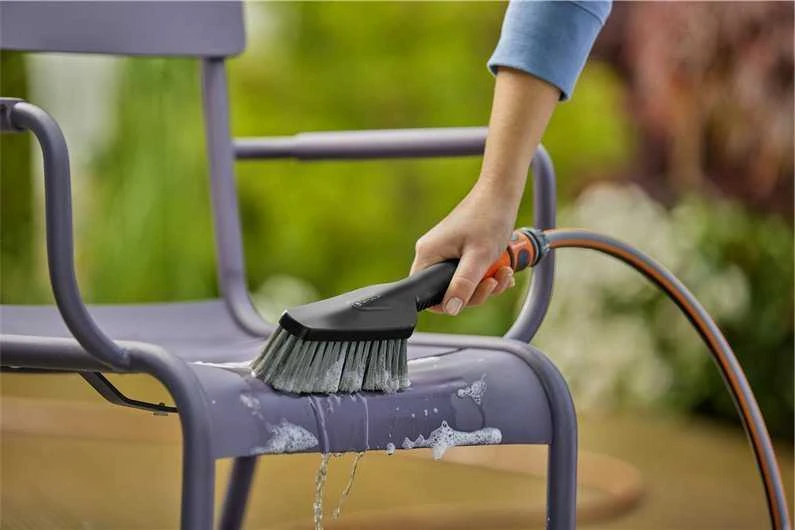 Gardena "Cleansystem" plovimo komplektas su šepečiu "Soft" S, plovimo šampūno lazdelėmis ir jungtimis