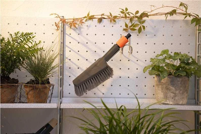 Gardena Cleansystem" plovimo komplektas su rankiniu šepečiu "Soft" M ir plovimo šampūno lazdelėmis