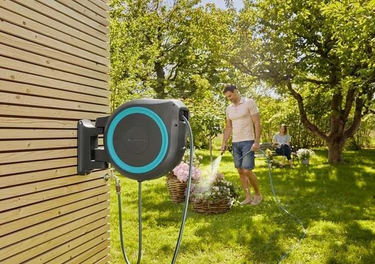 Gardena Akumuliatorinė prie sienos tvirtinama žarnos ritė PowerRoll XXL, rinkinys, 40 m žarnos, mėlyna/pilka