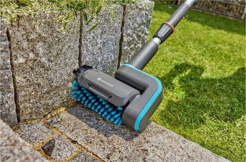 Gardena AquaBrush Medium nailoninis cilindrinis šepetys, skirtas akumuliatoriniam daugiafunkciniam valytuvui
