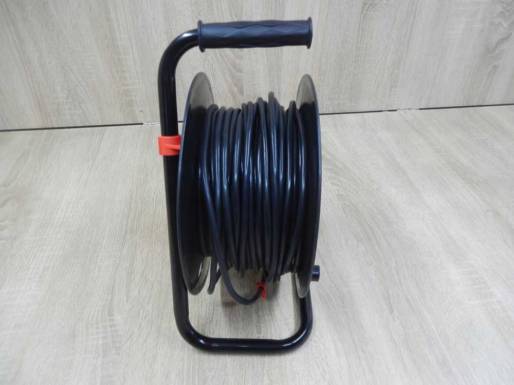 Geko Elektrinis būgninis ilgintuvas 3x1.0mm2 40m (1)