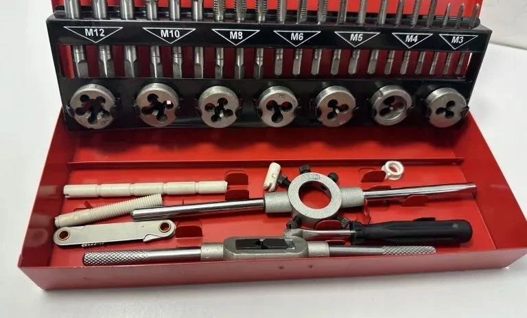 Geko TAPS + ĮRANKIAI. rinkinys 32 vnt /GEKO